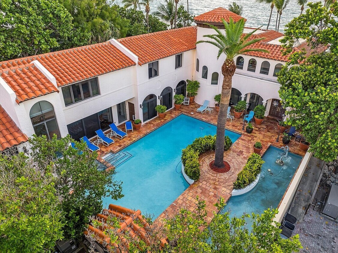 Primary Photo - 1 Ocean Ln
