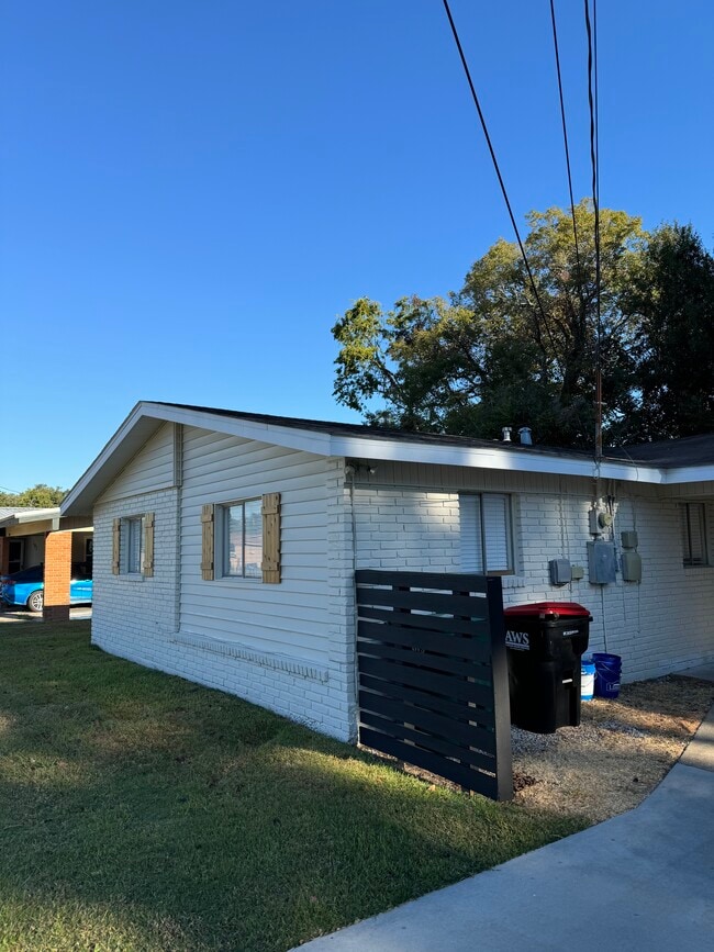 Building Photo - 305 Harrell Dr