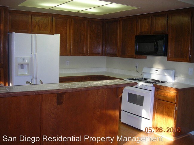 Building Photo - 2 br, 2 bath House - 367 N. Melrose Dr. #H