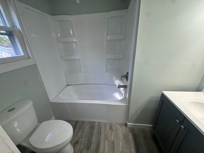 Foto del edificio - 1303 S Main St