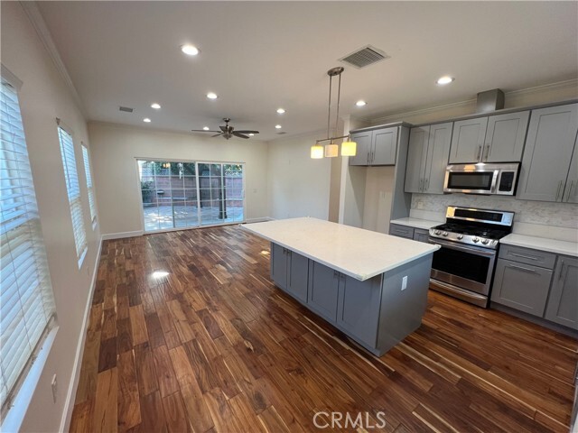 Foto del edificio - 6728 Denmead St