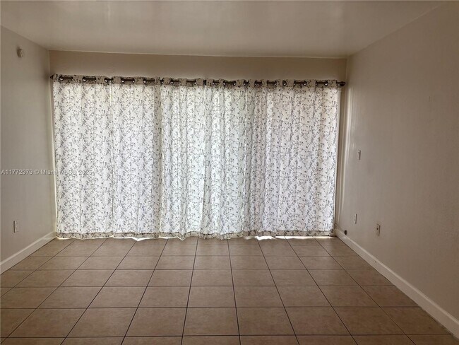 Foto del edificio - 15389 S Dixie Hwy