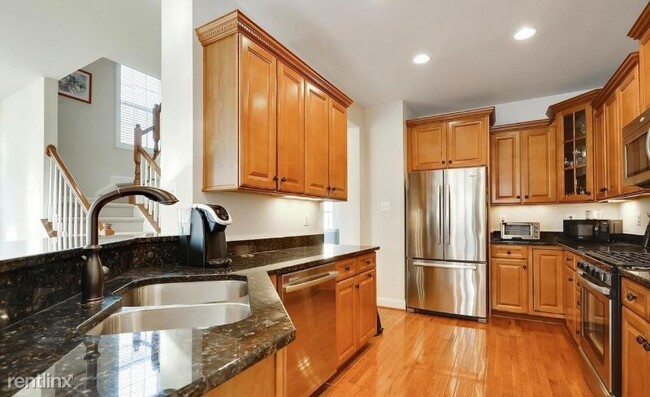 Building Photo - 3 br, 4 bath Townhome - 337 Caldwell Ter SE