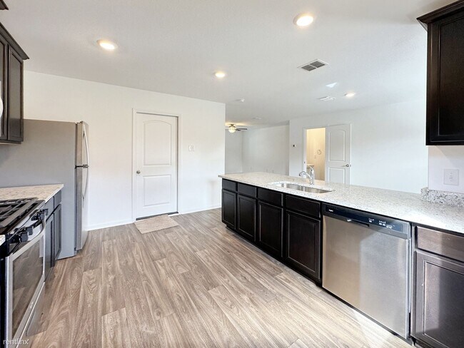 Building Photo - 3 br, 2.5 bath House - 3142 Jackson Smt
