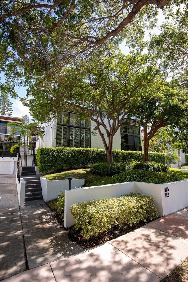 Foto del edificio - 115 E Enid Dr