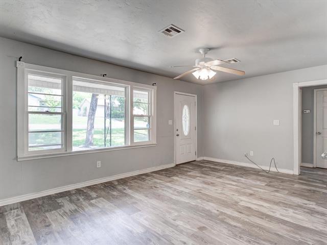 Foto del edificio - 216 S Roberts Cut Off Rd