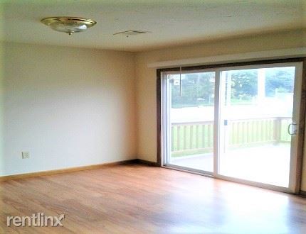 Building Photo - 3 br, 1.5 bath Townhome - 636 North St