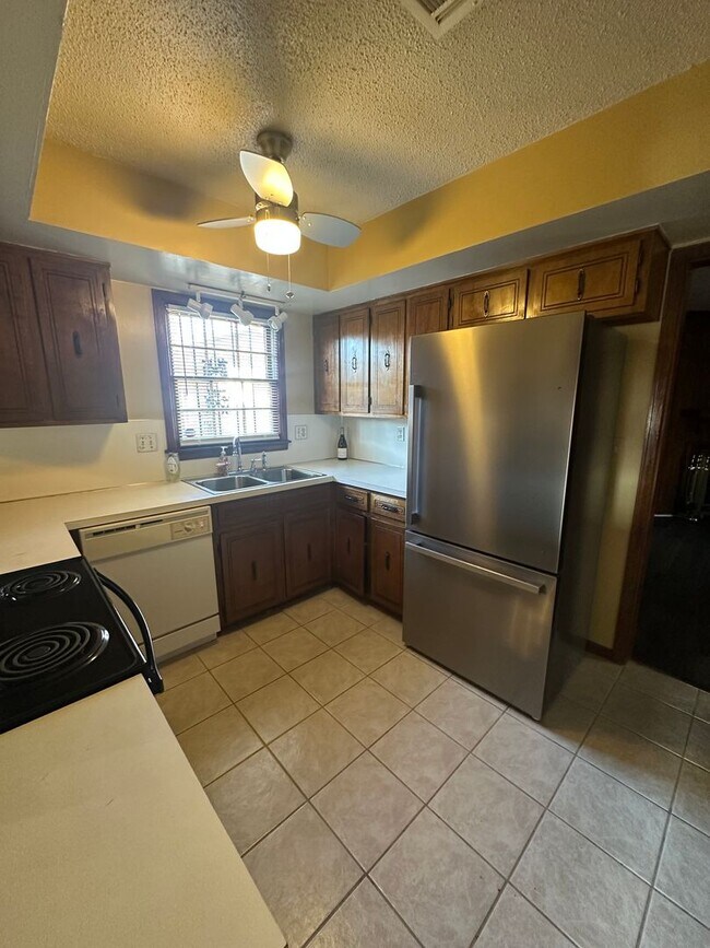 Foto del edificio - 743 Leicester Dr