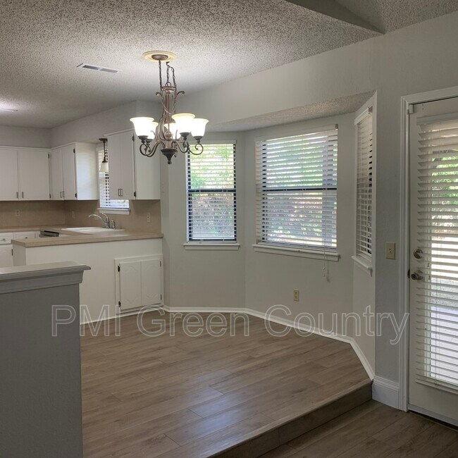 Building Photo - 4309 S Desert Palm Ave
