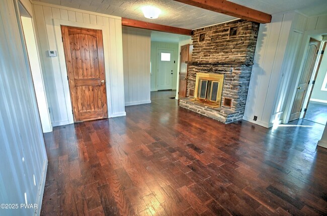 Foto del edificio - 424 Sunset Forest Dr