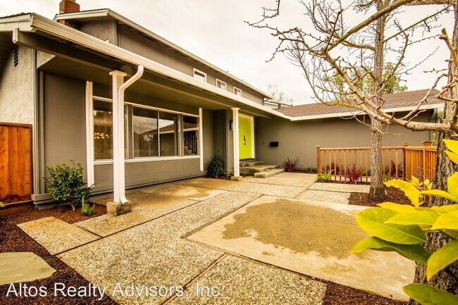 Building Photo - 5 br, 3 bath House - 538 Fort Laramie Drive