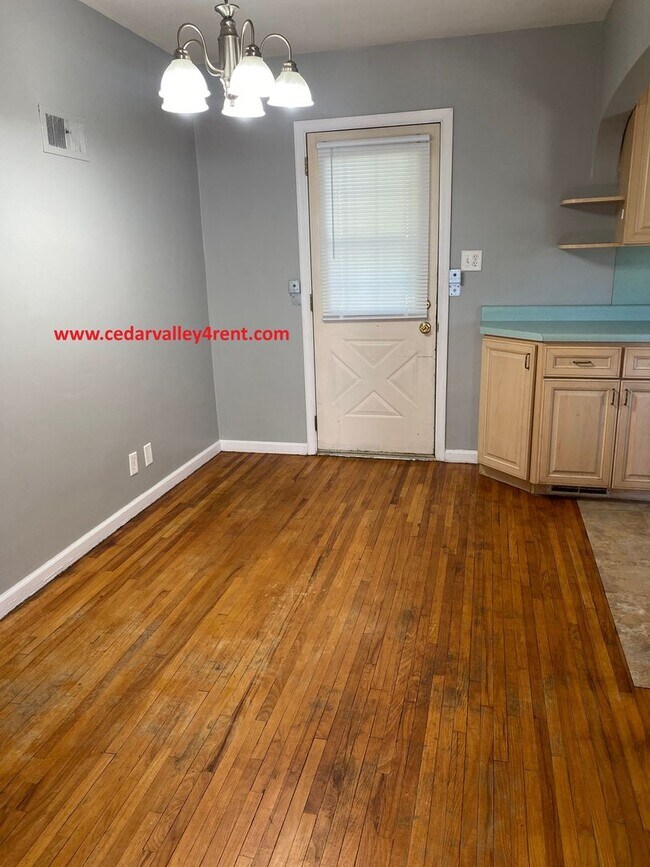 Foto del edificio - 2 Bedroom 1 Bath Home with 2 single stall ...