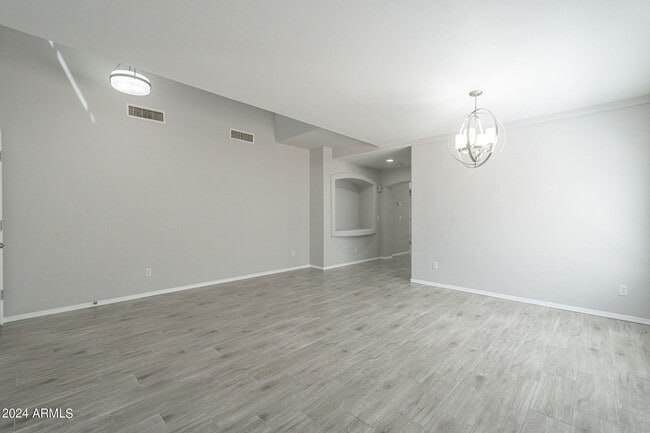 Building Photo - 6326 W El Cortez Pl