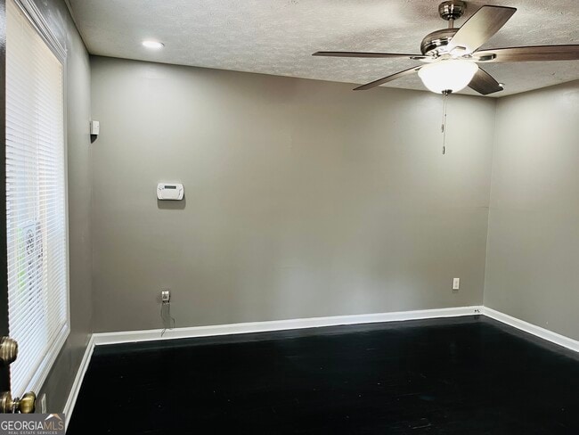 Foto del edificio - 142 Summerwood Dr