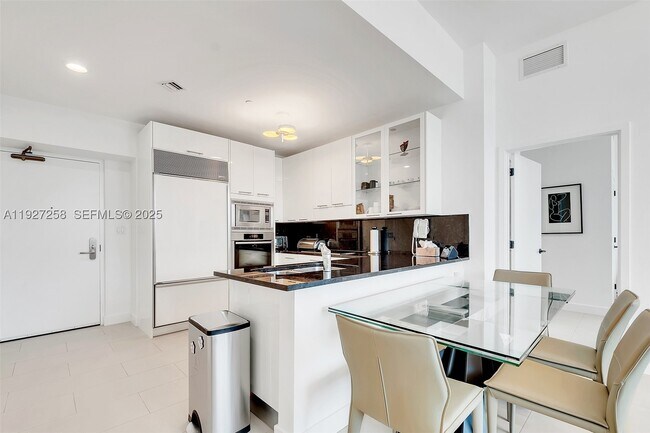 Foto del edificio - 6799 Collins Ave
