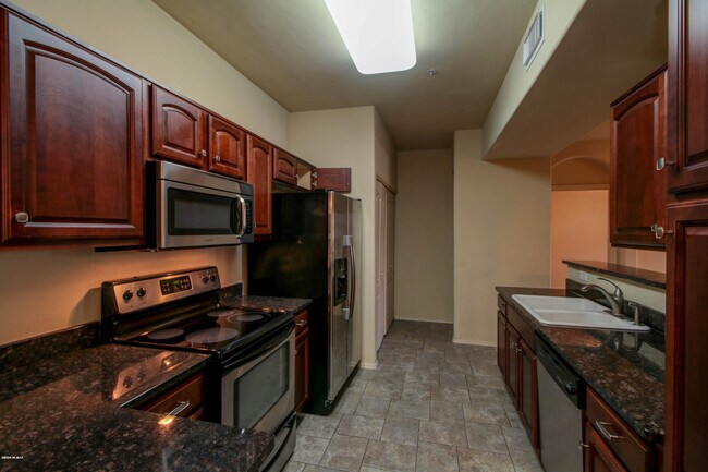 Building Photo - 2550 E River Rd