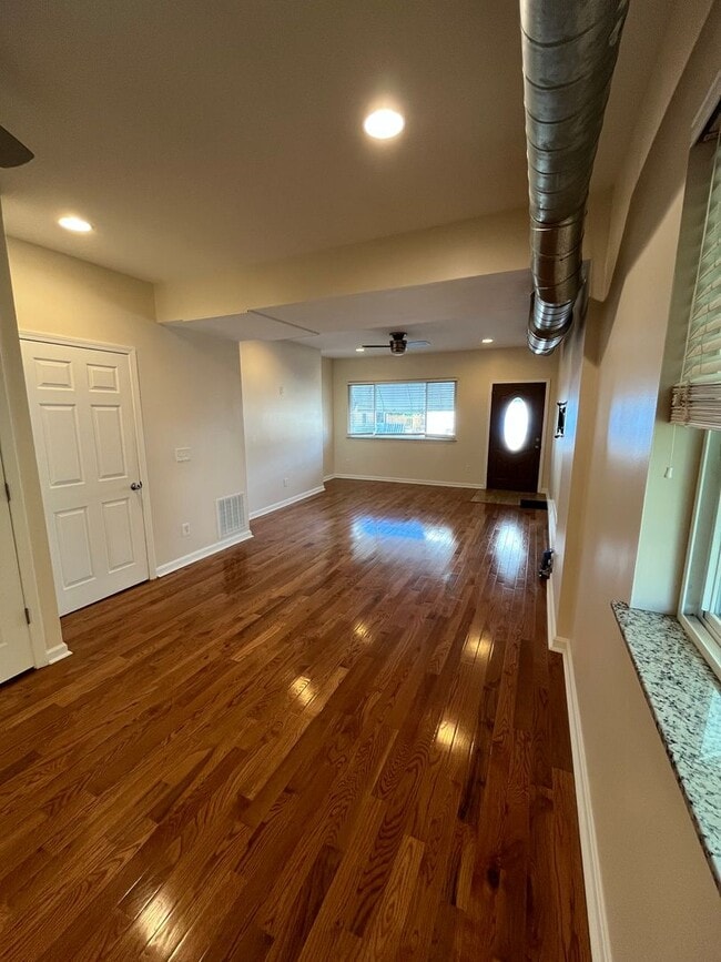 Building Photo - 20 3rd St