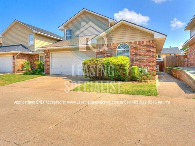 Building Photo - Stunning West Norman 3 Bed 2 Bath Townhome!