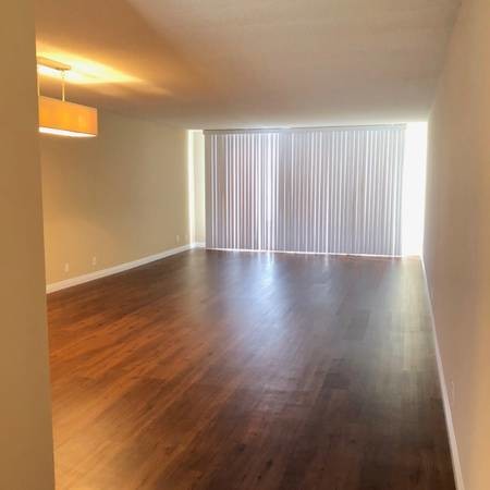 Primary Photo - 1155 E Del Mar Blvd