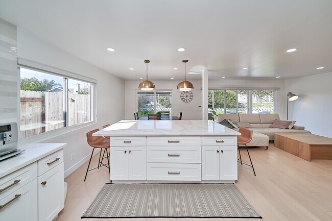 Building Photo - 6231 Lochvale Dr