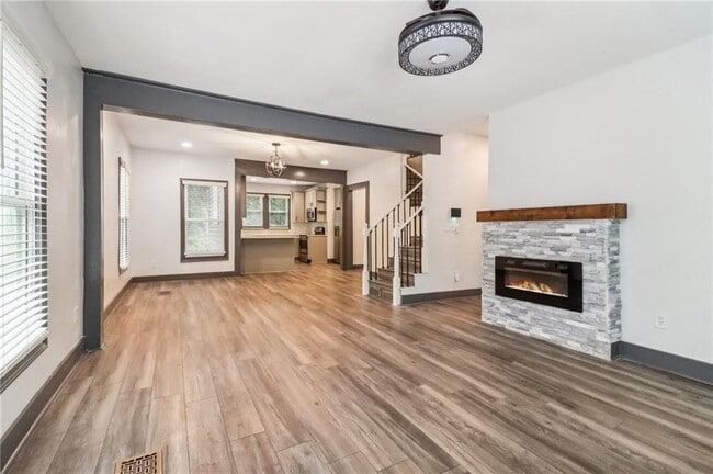 Building Photo - 1393 Westview Dr SW