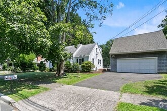 Building Photo - 328 Alma Dr