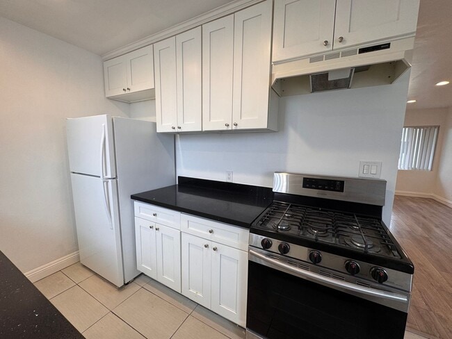 Foto del edificio - 7139 Whitsett Ave