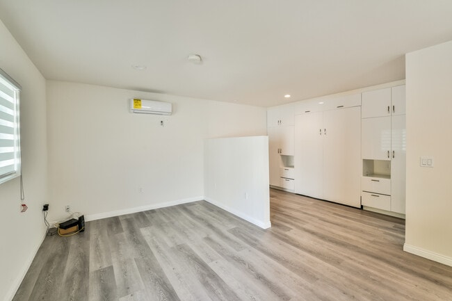 Building Photo - 11858 Beatrice St