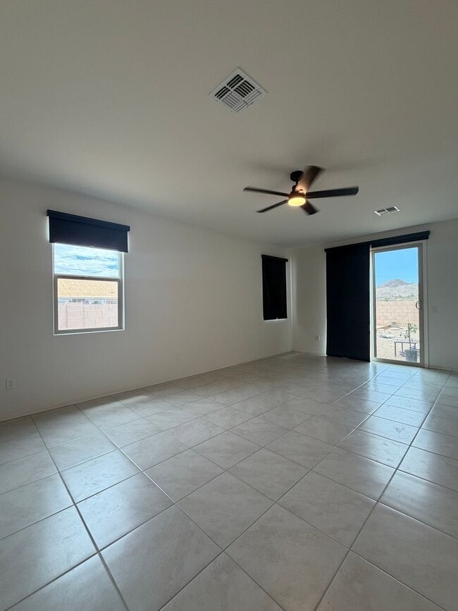 Building Photo - Gorgeous 3 Bedroom 2 Bath with modern upgrades in the home!