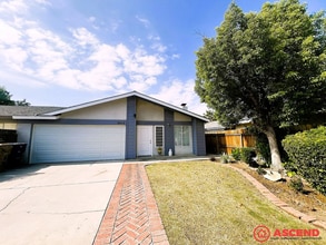 Building Photo - 2612 La Costa Ct