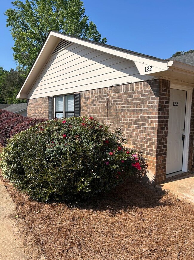 Foto del edificio - 120/122 Deer Creek Dr