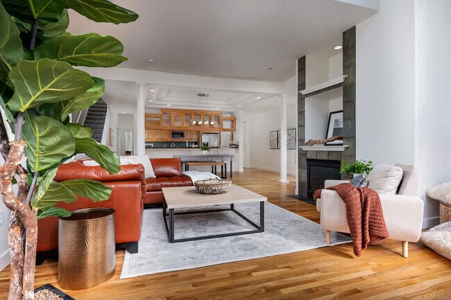 Foto del edificio - 852 SW Broadway Dr