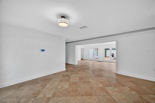 Foto del edificio - 516 W Davis Blvd