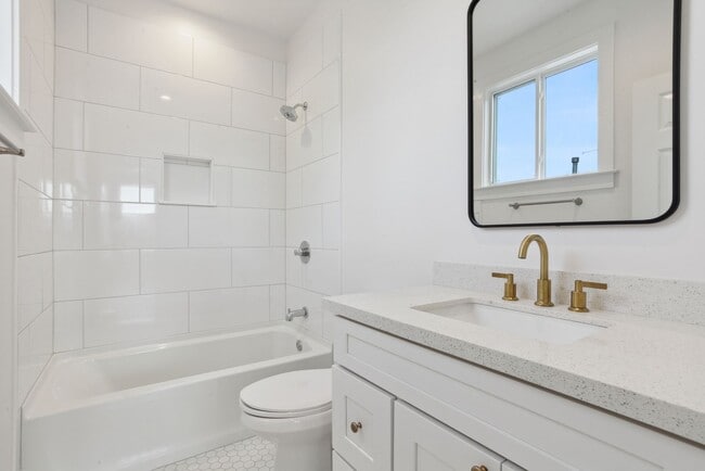 Building Photo - Newly Renovated 2BD/2.5BA with covered Driveway