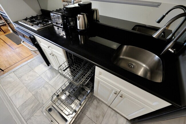 Foto del edificio - 692 10th Ave