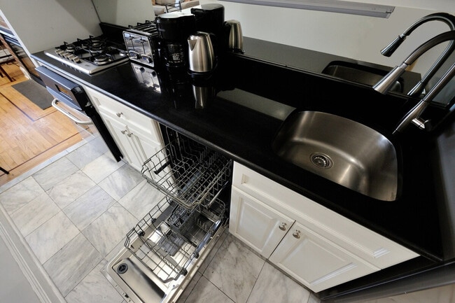 Building Photo - 692 10th Ave