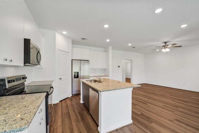 Foto del edificio - 13614 Pine Dr