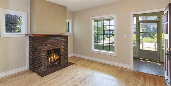 Foto del edificio - Duluth MN - 4 Bed - 1 Bath - Single Family...