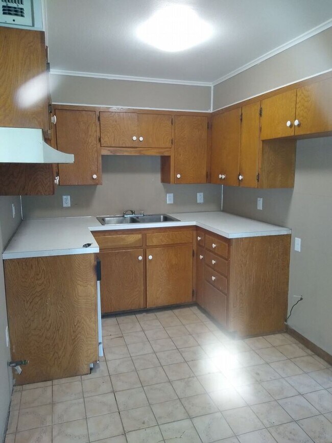Building Photo - 3/1 in Nederland NISD