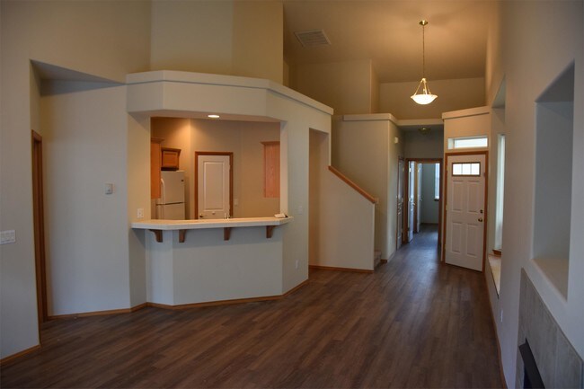 Building Photo - 2103 NE 81st Ave