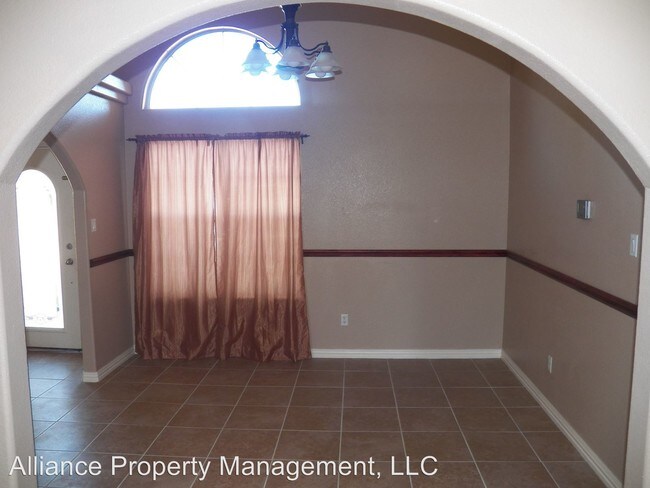 Building Photo - 1101 Rosewood Dr