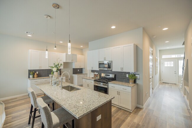 Foto del edificio - 3402 Redbud Ln