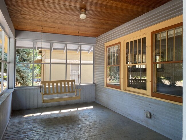 Foto del edificio - STUDENTS WELCOME! Spacious Single Family Home in Historic Old Town!