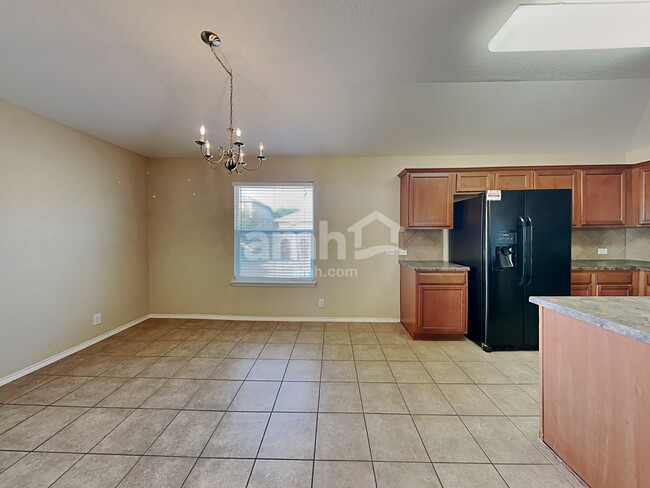 Building Photo - 2135 Wiltshire Dr