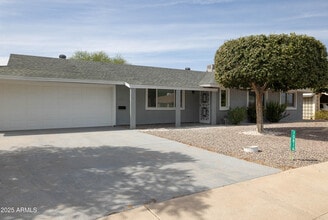 Building Photo - 10816 N 109th Ave