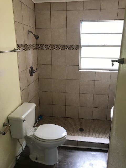 Foto del edificio - 255 N Elm St