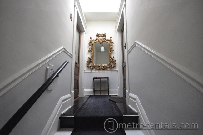 BEAUTIFUL INDOOR ENTRY - 195 Thurman Ave