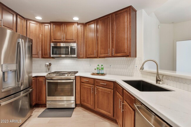 Building Photo - 5450 E Deer Valley Dr