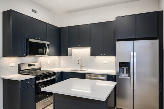 Photo - 1710 W Belmont Ave Apartment