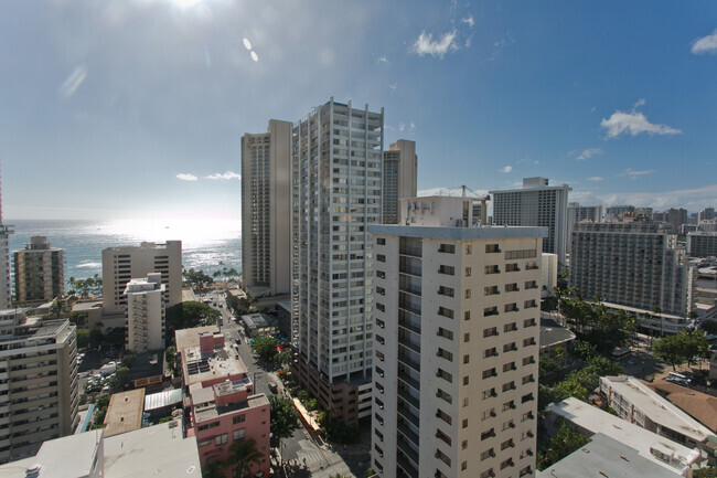 Building Photo - 2440 Kuhio Ave